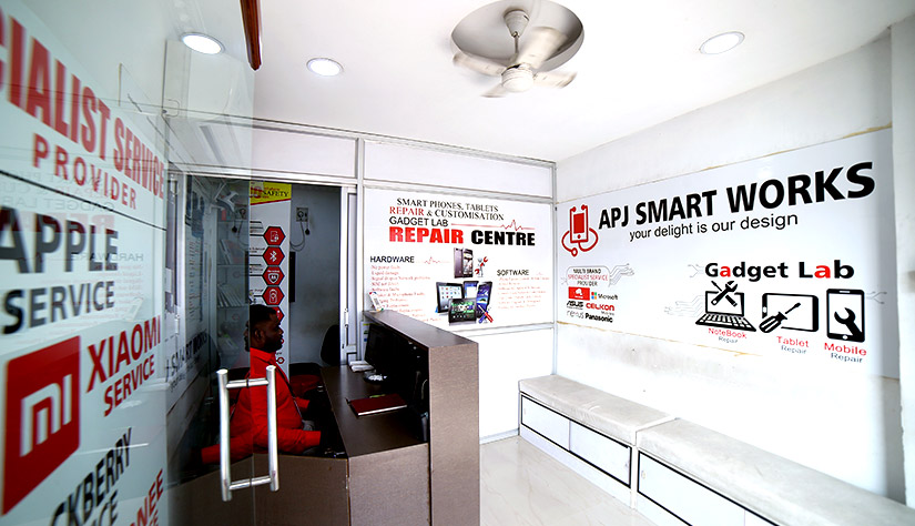 best mobile service in chennai, top mobile service in chennai, mobile service in chennai, Mobile Phone repair service center in chennai: We repair all brands cell phone like Apple iphone, Samsung, Mi, oneplus, motorola, blackberry,  gionee, LG, htc, asus, nokia, oppo, honor, oppo & vivo etc. We fix broken screen, battery, network issue, motherboard, mic, speaker & camera repair in chennai