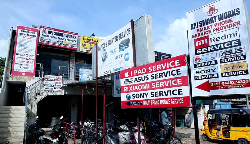 best mobile service in chennai, top mobile service in chennai, mobile service in chennai, Mobile Phone repair service center in chennai: We repair all brands cell phone like Apple iphone, Samsung, Mi, oneplus, motorola, blackberry,  gionee, LG, htc, asus, nokia, oppo, honor, oppo & vivo etc. We fix broken screen, battery, network issue, motherboard, mic, speaker & camera repair in chennai
