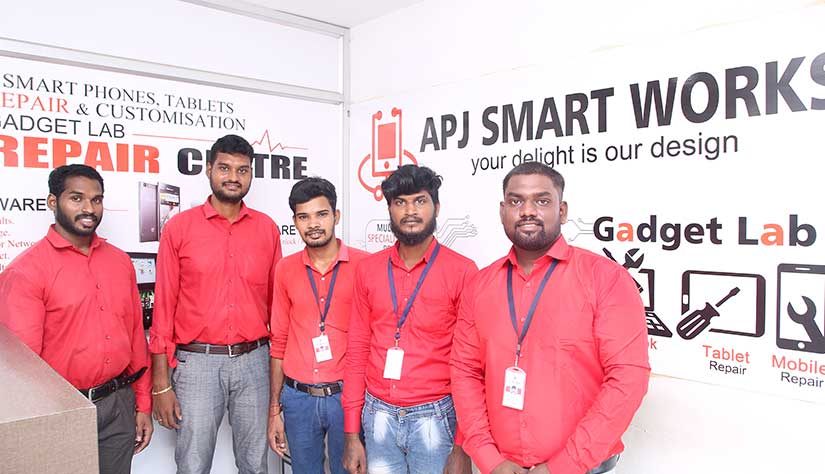 best mobile service in chennai, top mobile service in chennai, mobile service in chennai, Mobile Phone repair service center in chennai: We repair all brands cell phone like Apple iphone, Samsung, Mi, oneplus, motorola, blackberry,  gionee, LG, htc, asus, nokia, oppo, honor, oppo & vivo etc. We fix broken screen, battery, network issue, motherboard, mic, speaker & camera repair in chennai